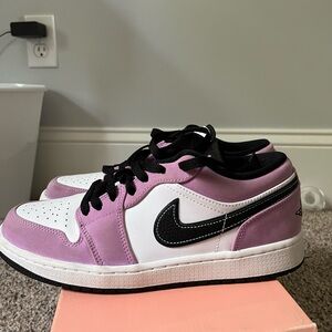 Nike air Jordan 1 low SE violet shock size 10.5 W and Men’s 8.5!